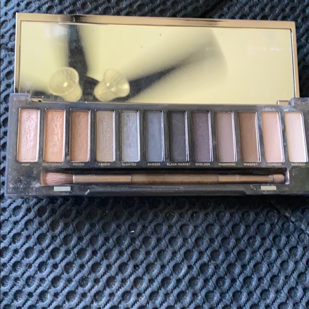Eyeshadow - Picture 2 of 2